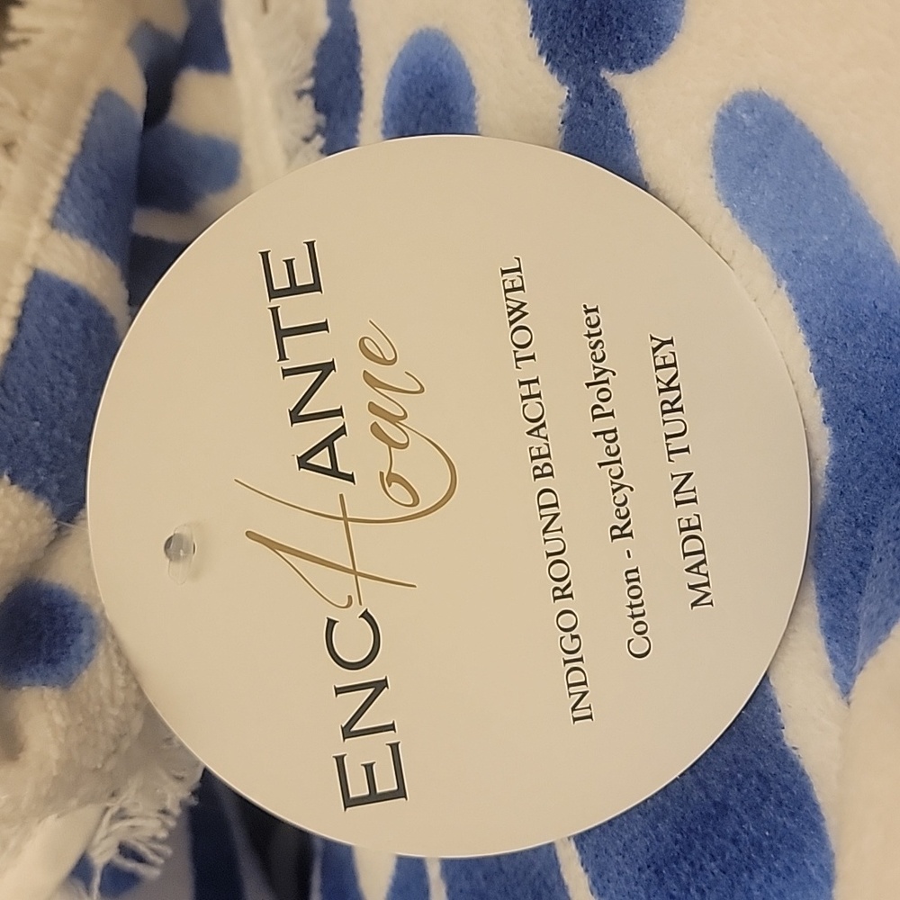 ENCHANTED HOME Round Beach Towel